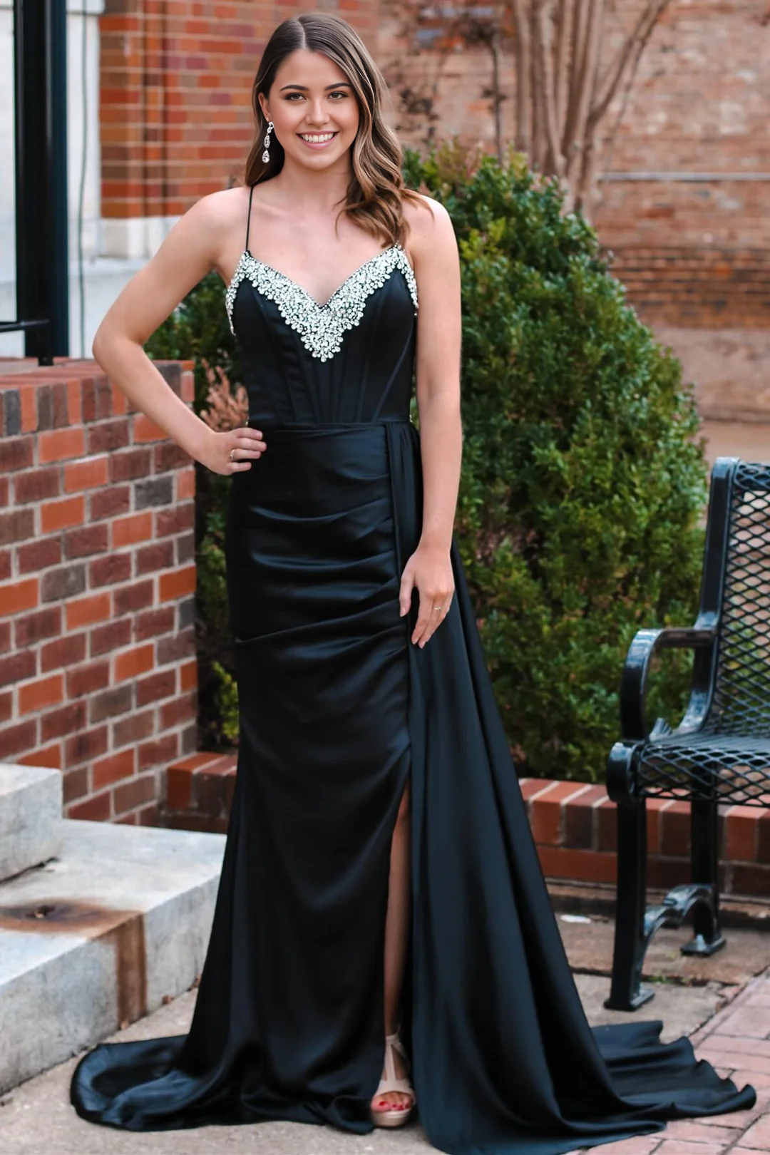 A-line V-Neck Spaghetti Straps Rhinestone Black formal dresses evening gown Prom Dress with Train