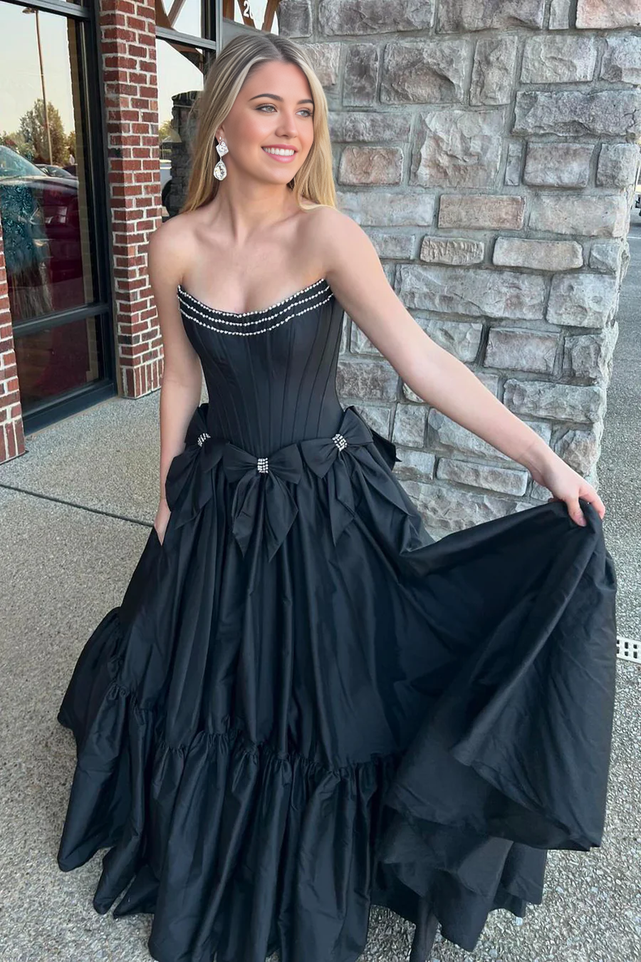 A-line Scoop Neck Black Satin Long Ball Gown formal dress evening gowns Prom Dresses with Beading