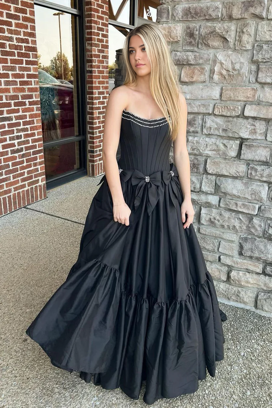 A-line Scoop Neck Black Satin Long Ball Gown formal dress evening gowns Prom Dresses with Beading