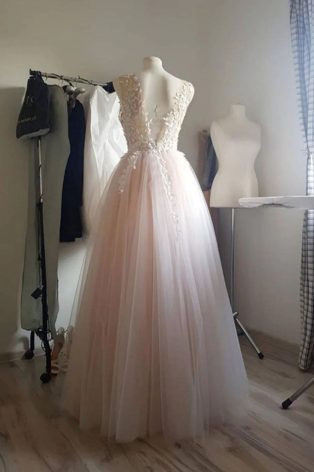 A Line Round Neck Pink Long evening gowns Prom Dress with Appliques