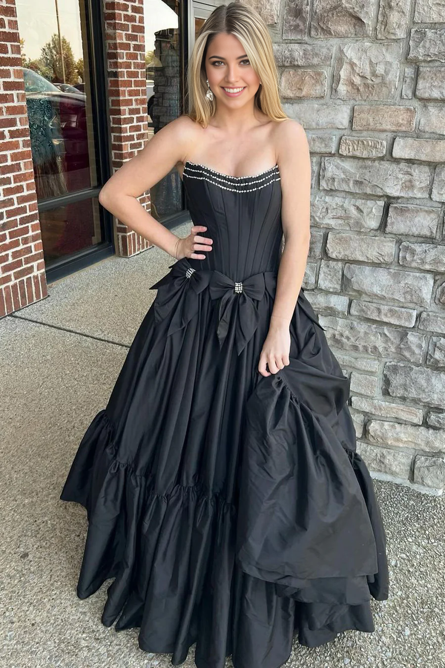 A-line Scoop Neck Black Satin Long Ball Gown formal dress evening gowns Prom Dresses with Beading