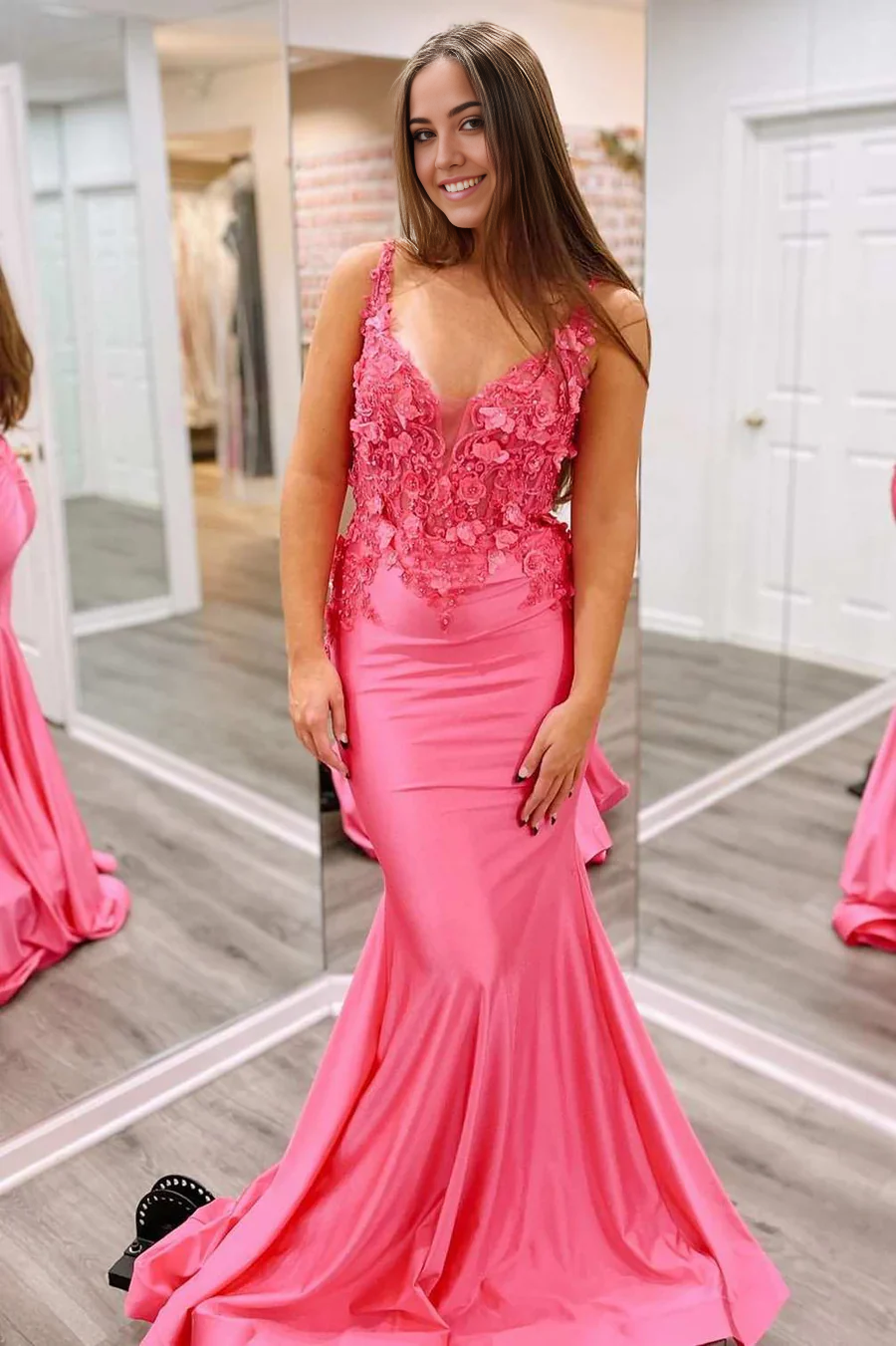 Mermaid Charming V Neck Fuchsia Sparkly Satin Long Prom Dresses with Appliques