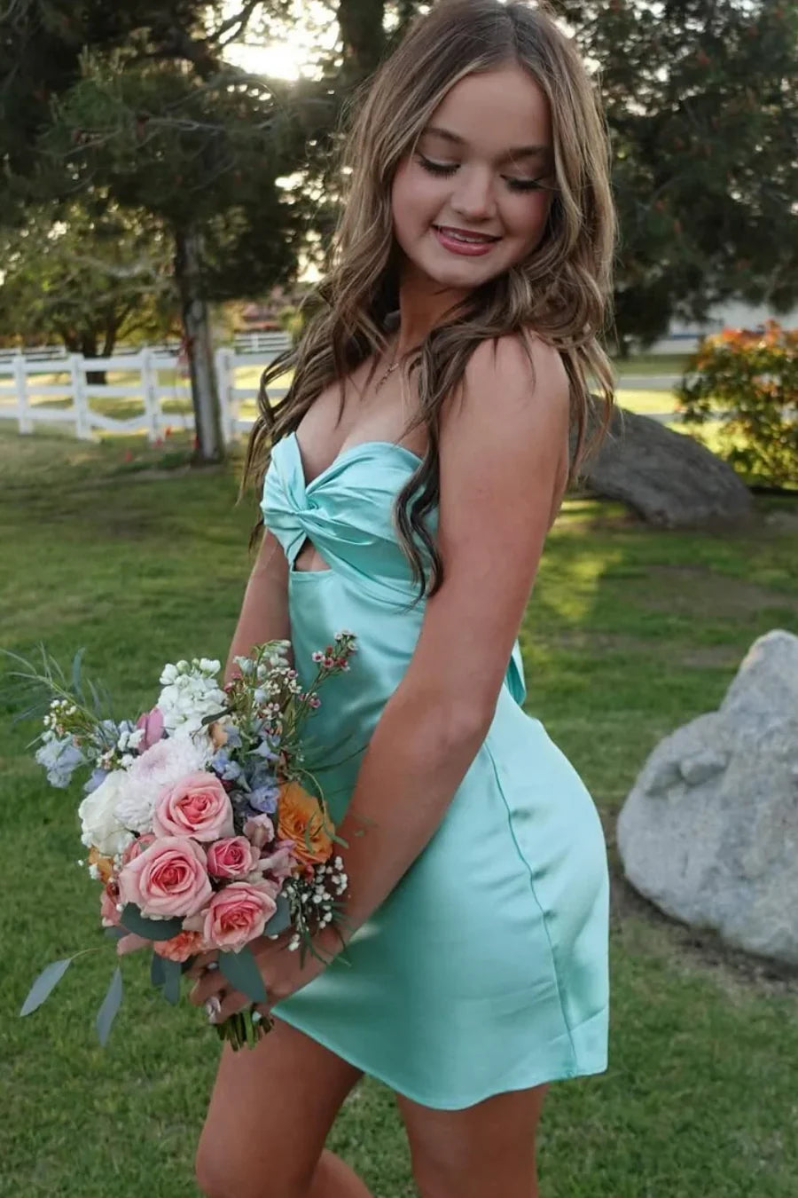 Chic Sheath/Column Strapless Sleeveless Backless Short-Mini Homecoming Dresses