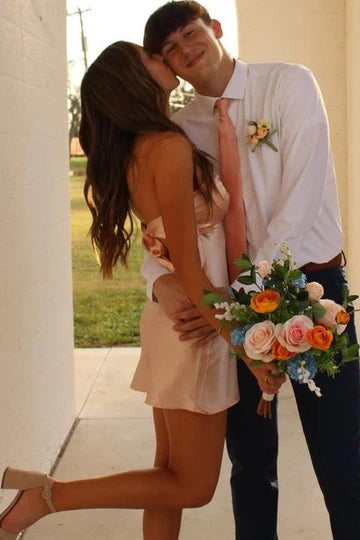 Chic Sheath/Column Strapless Sleeveless Backless Short-Mini Homecoming Dresses