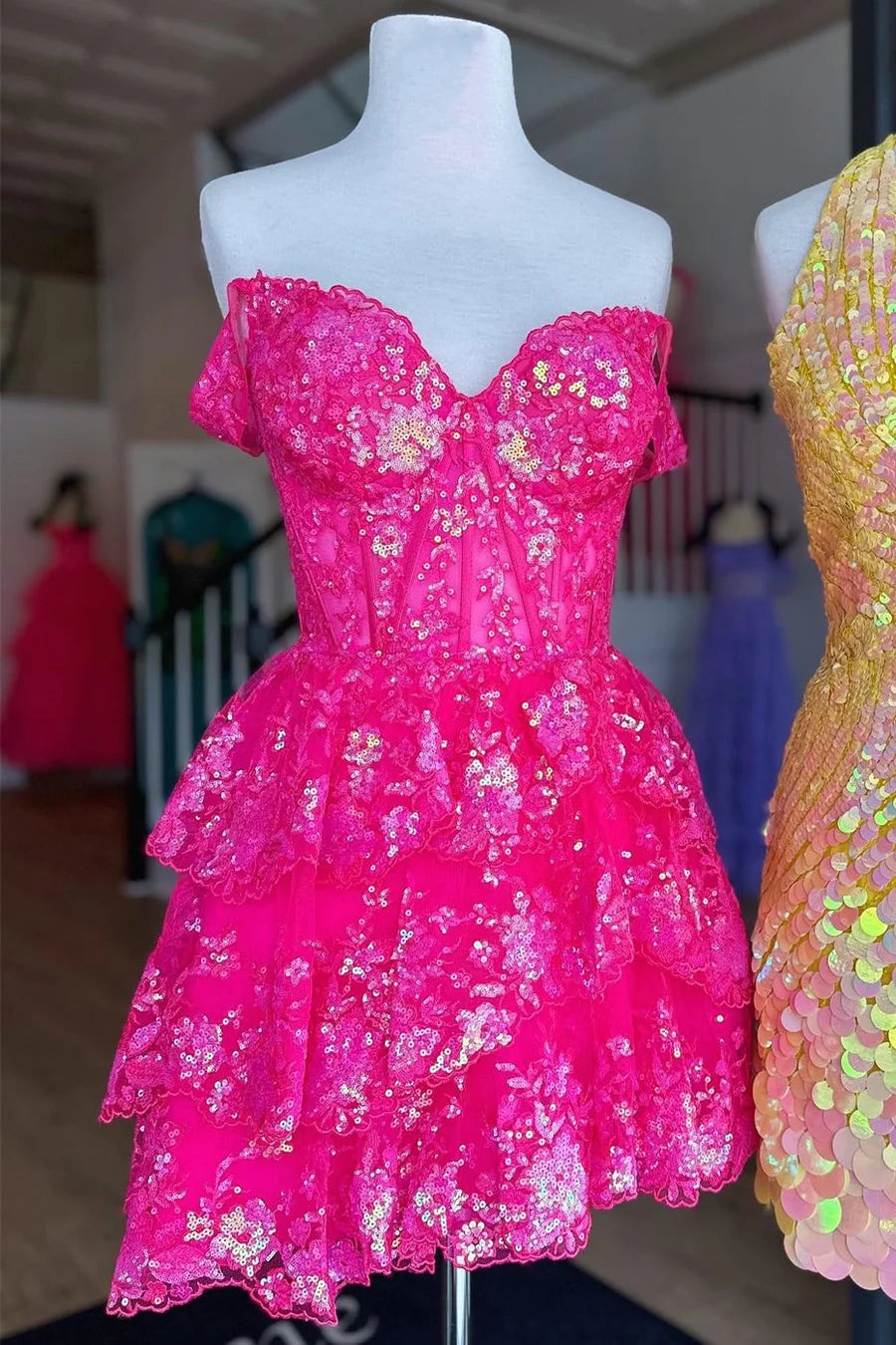 Elegant A-Line Sweetheart Sleeveless Zipper Up Short-Mini Homecoming Dresses