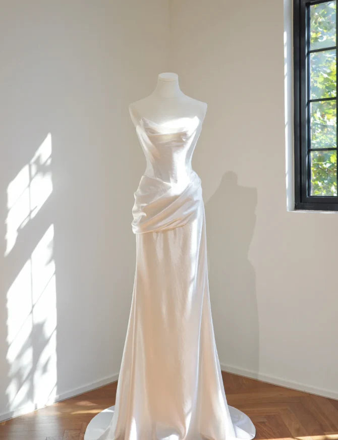 Elegant Mermaid Sweetheart-Neck Ruched Ivory Satin Long Party Dresses