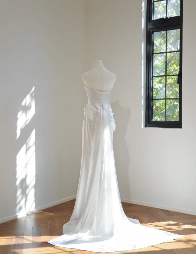 Elegant Mermaid Sweetheart-Neck Ruched Ivory Satin Long Party Dresses