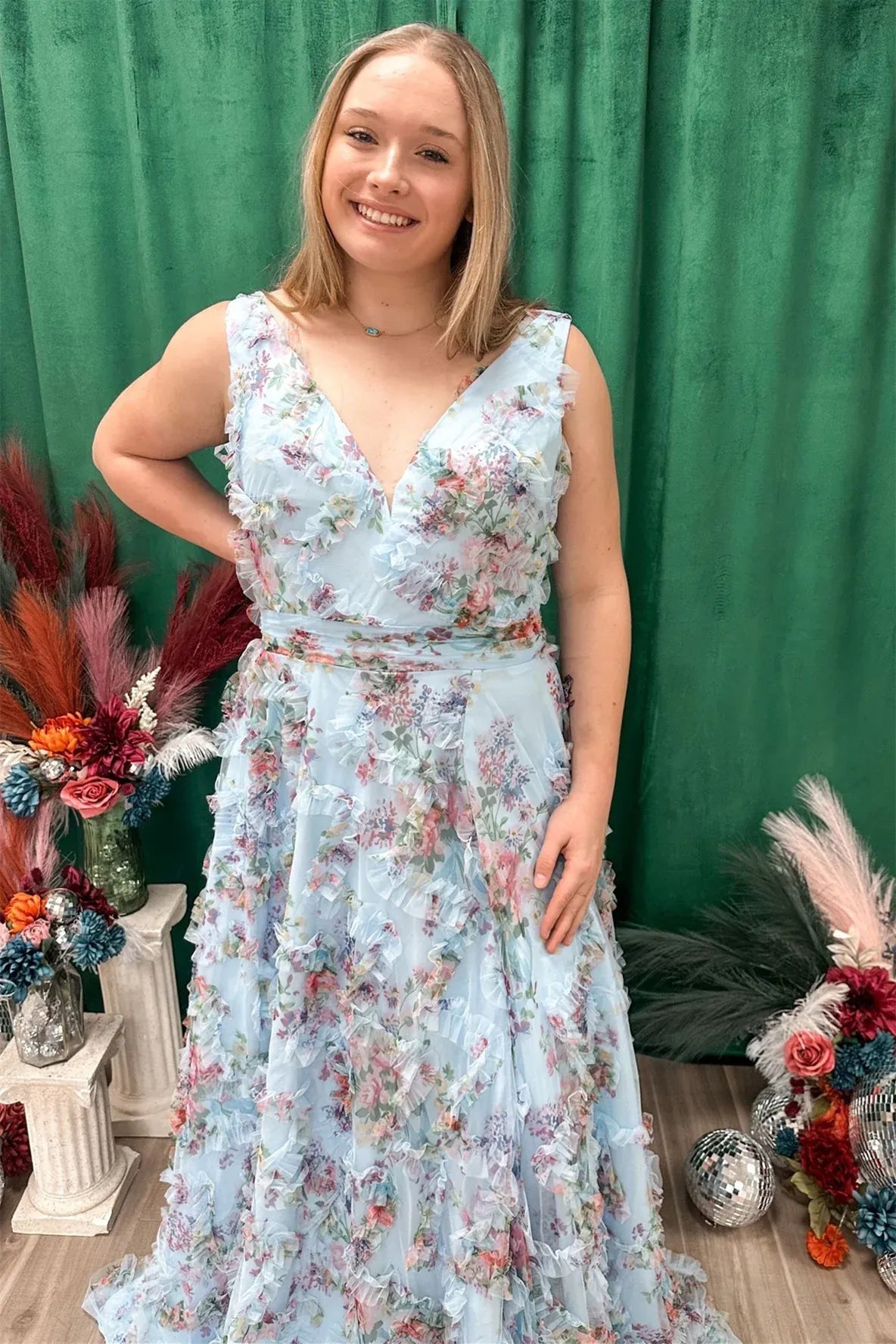 Exquisite A-line V-neck Sleeveless Ruffle Tulle Floor-Length Prom Dress