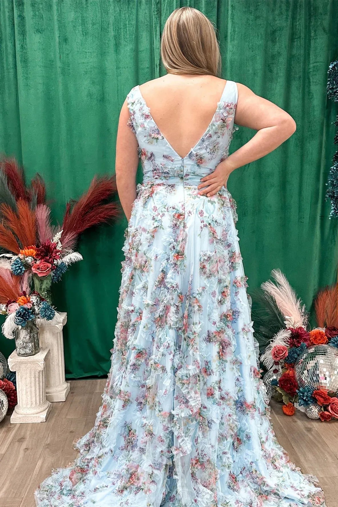 Exquisite A-line V-neck Sleeveless Ruffle Tulle Floor-Length Prom Dress