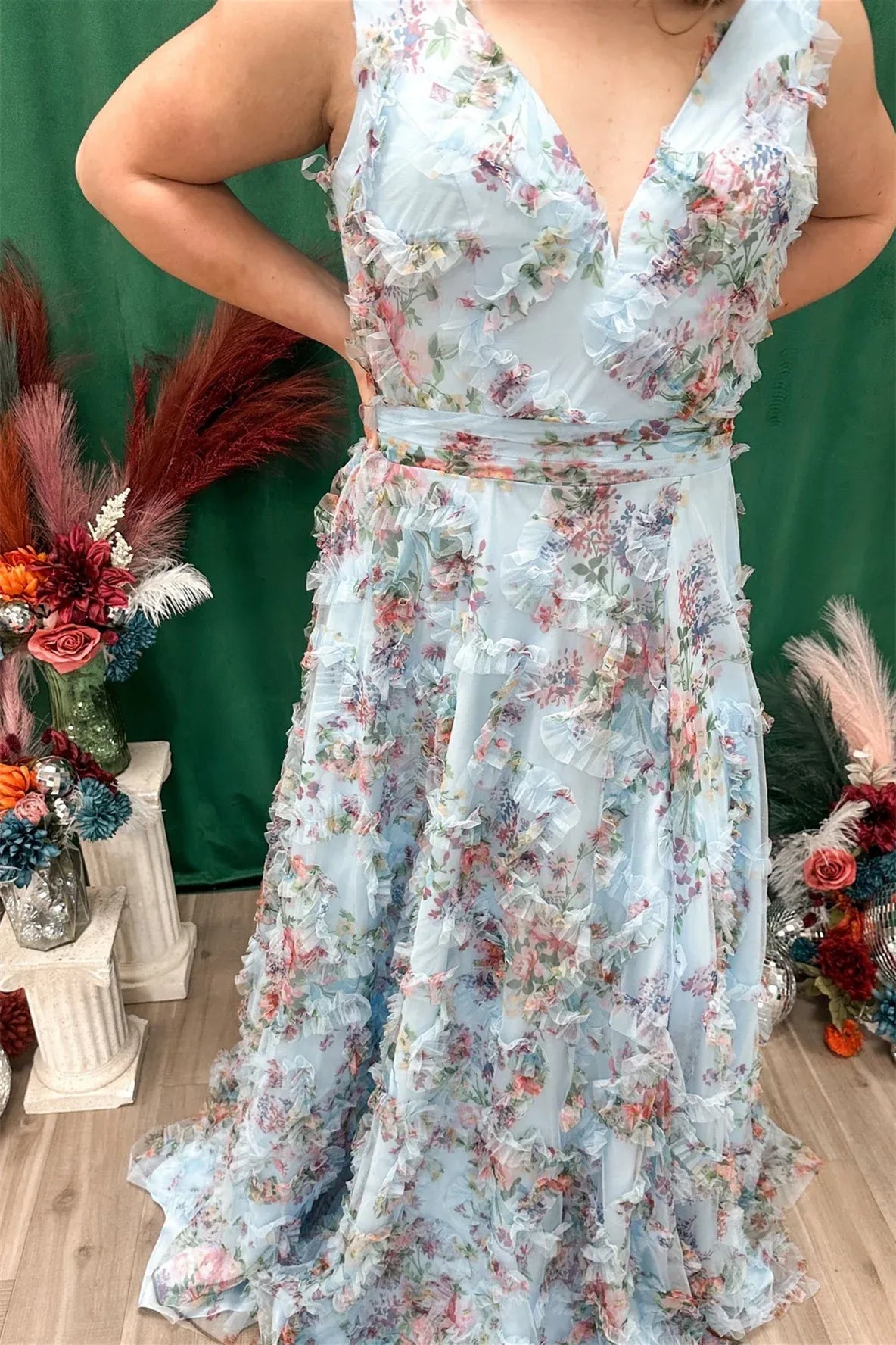 Exquisite A-line V-neck Sleeveless Ruffle Tulle Floor-Length Prom Dress