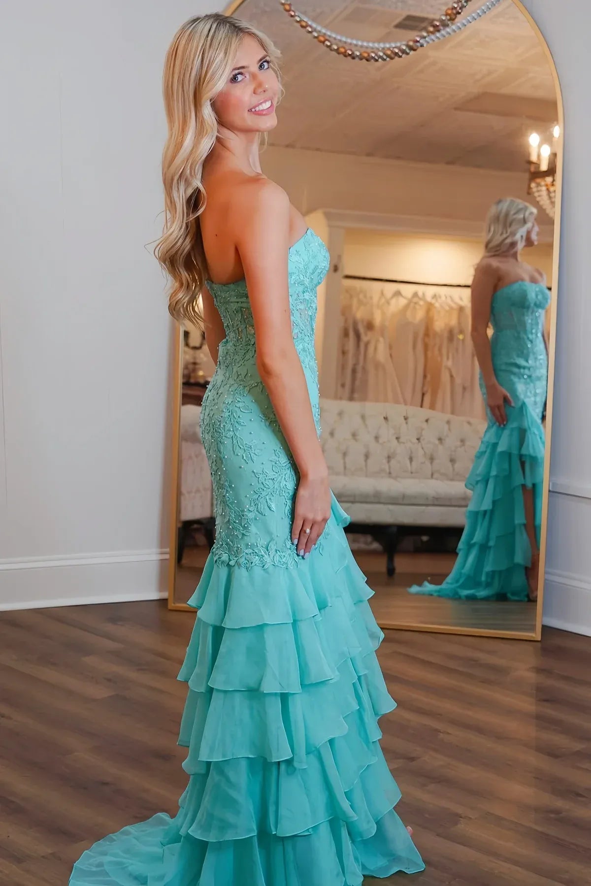 Exquisite Fitted Strapless Sleeveless Appliques Floor-Length Prom Dress