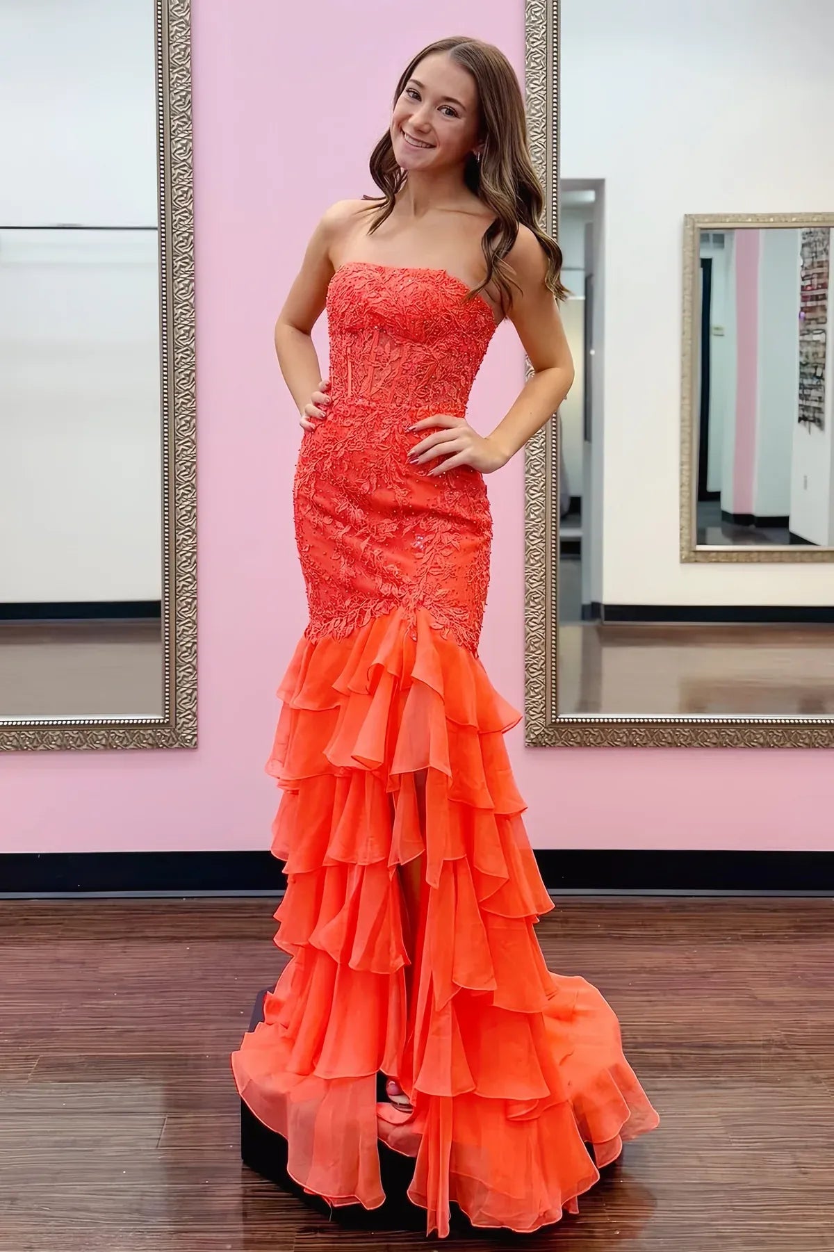 Exquisite Fitted Strapless Sleeveless Appliques Floor-Length Prom Dress