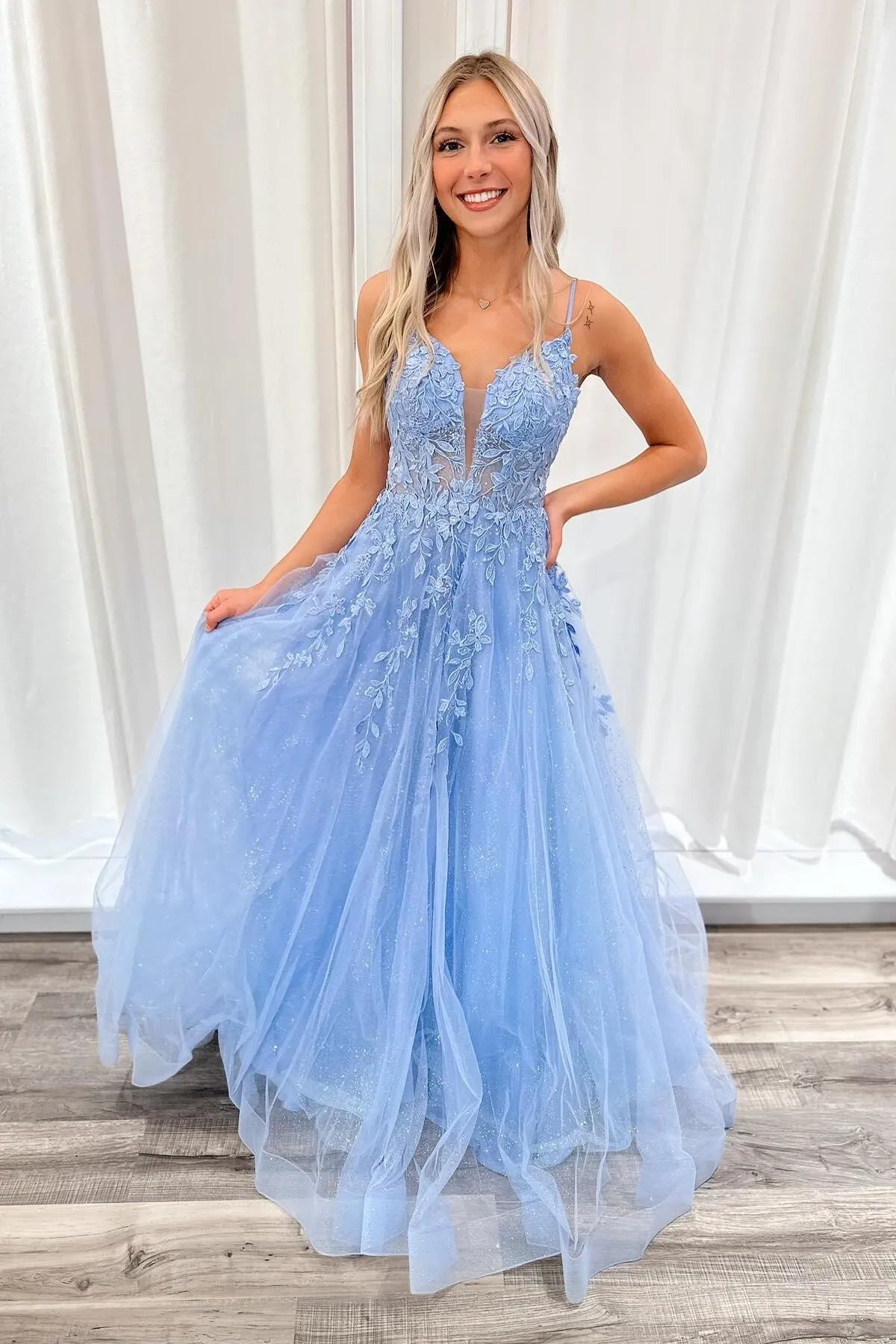 Glamorous A-line Strapless Sleeveless Appliques Floor-Length Prom Dress