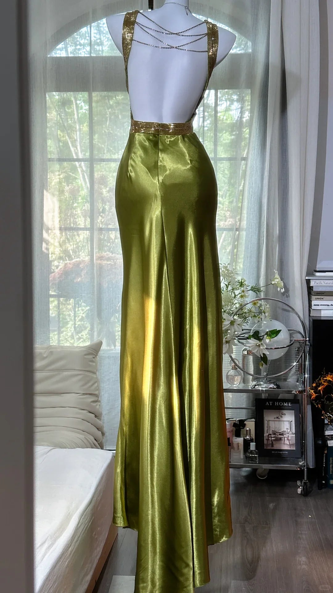 Glamorous Mermaid V-Neck Embellished Olive Green Satin Long Party Dresses