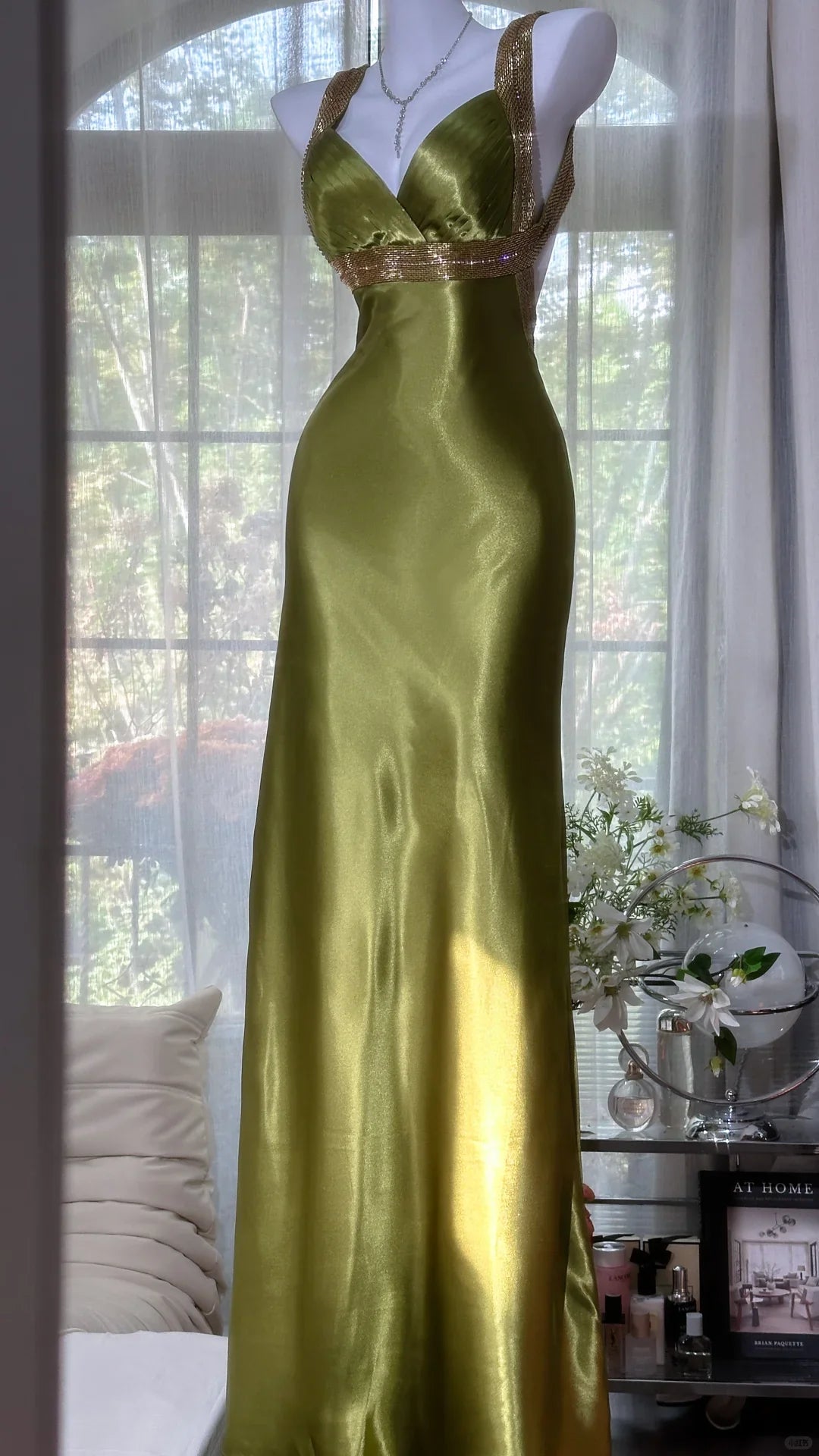 Glamorous Mermaid V-Neck Embellished Olive Green Satin Long Party Dresses