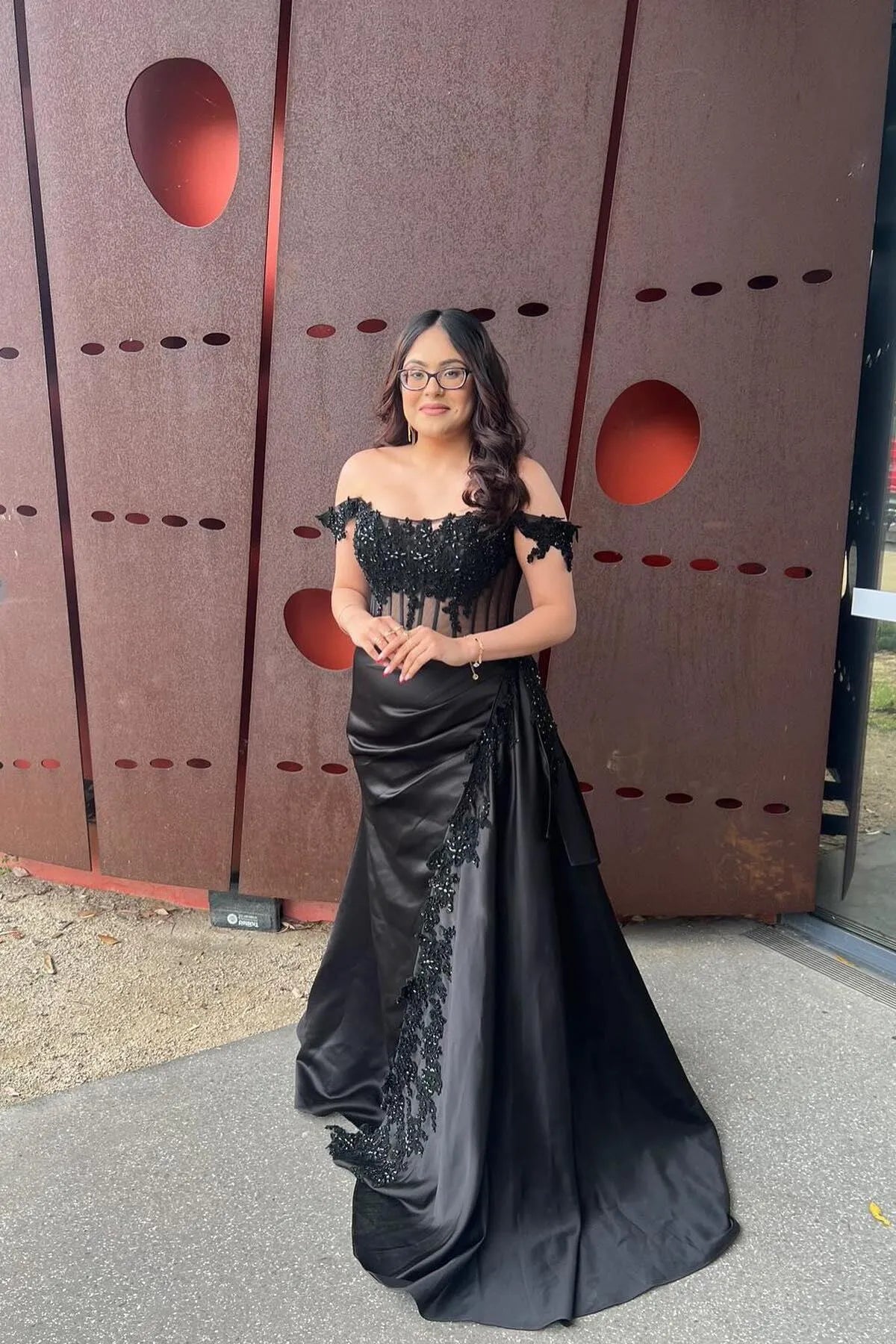 Graceful Mermaid Off the Shoulder Sleeveless Appliques Satin Floor-Length Prom Dress