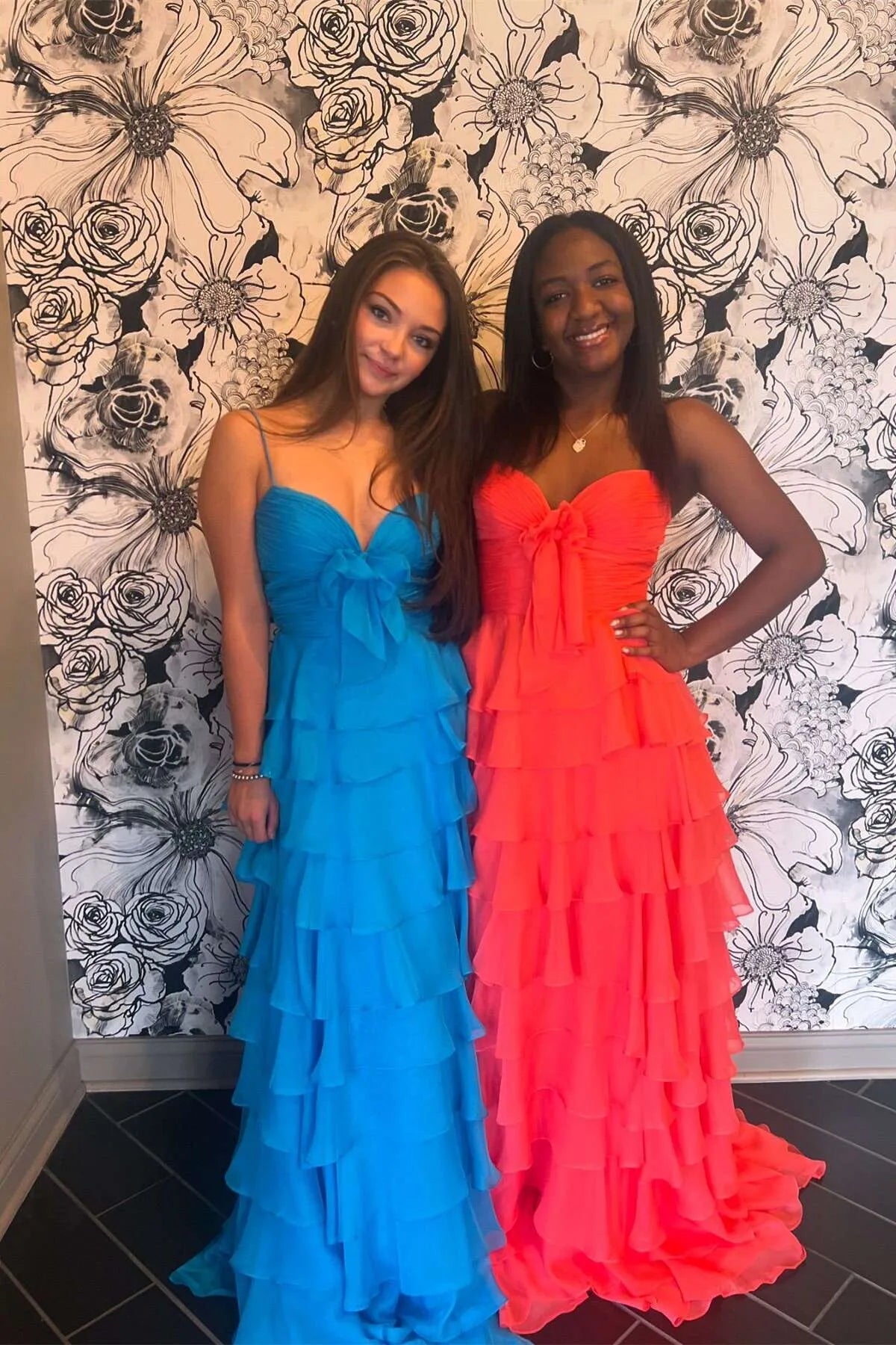 Pretty A-line V-neck Sleeveless Tiered Chiffon Floor-Length Prom Dress