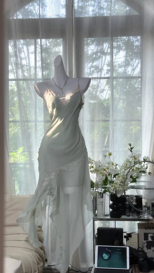 Romantic V-neck Sleeveless Lace-trimmed Light Green Chiffon Party Dresses