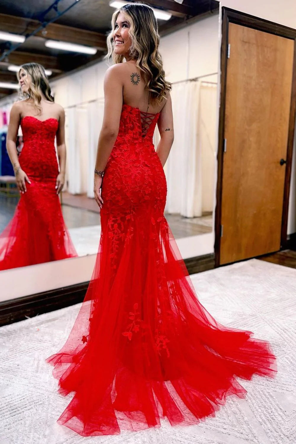 A Line Strapless Lace Appliques Tulle Long Prom Dresses