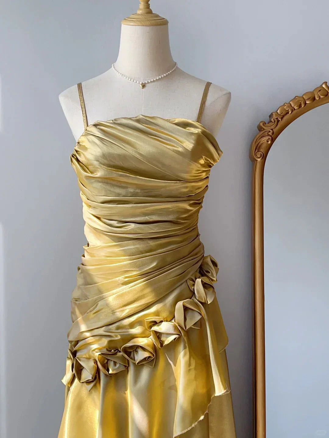 Vintage Sheath/Column Spaghetti Straps Sleeveless Satin Floor-Length Prom Dress