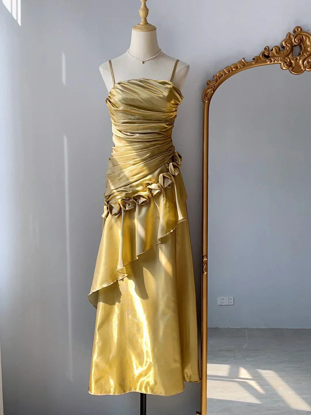 Vintage Sheath/Column Spaghetti Straps Sleeveless Satin Floor-Length Prom Dress