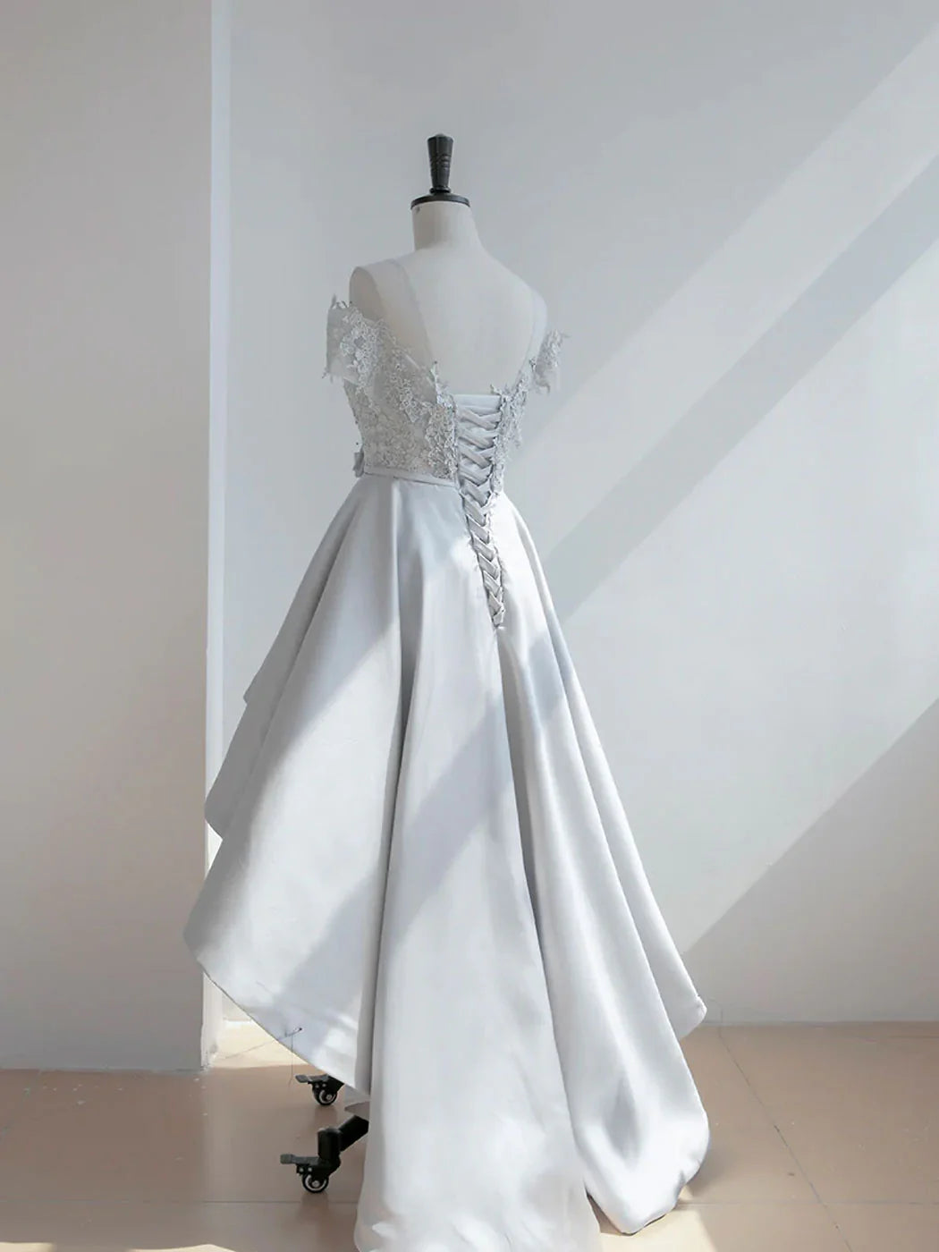 Scoop Neckline High Low Lace Prom Dresses