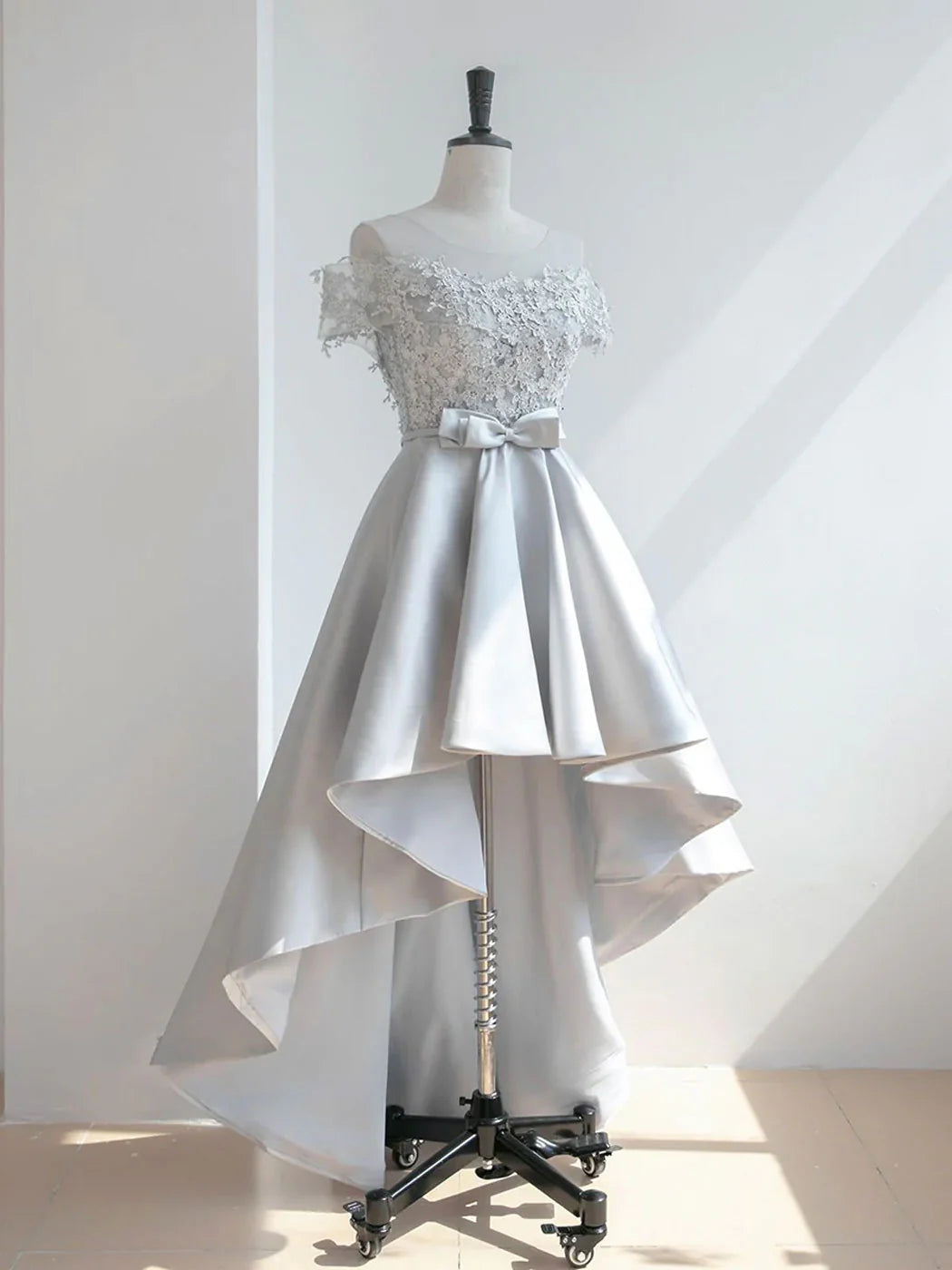 Scoop Neckline High Low Lace Prom Dresses