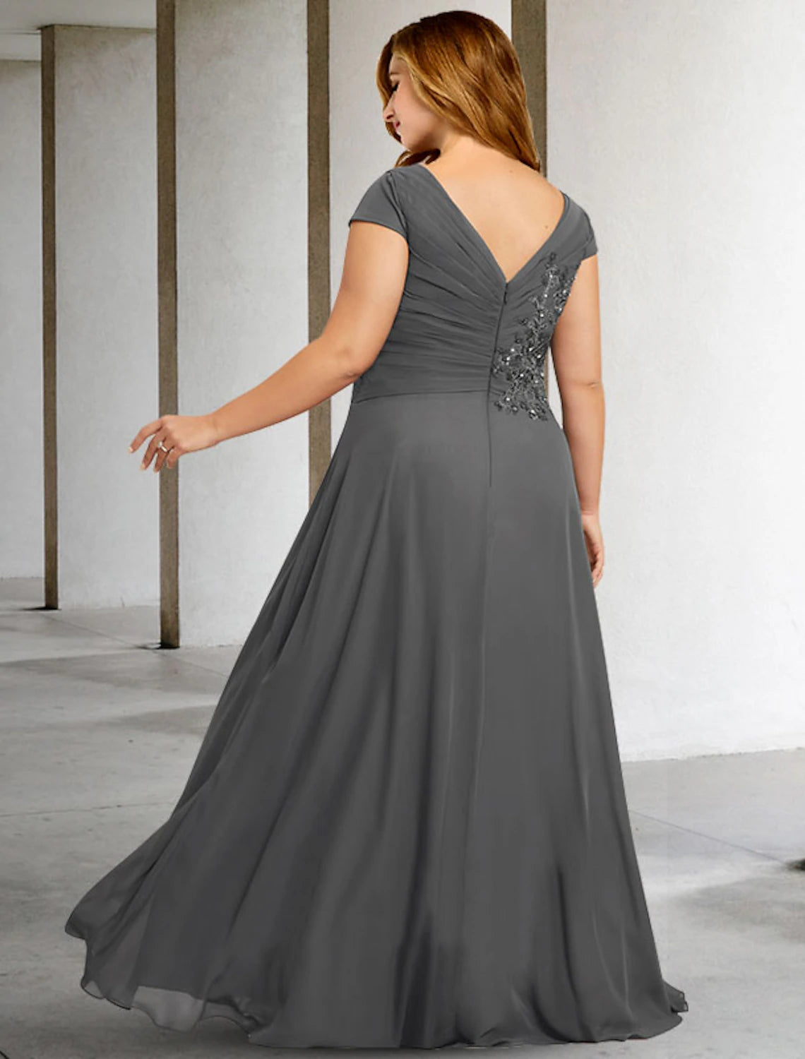 A-Line Mother of the Bride Dresses Plus Size Hide Belly Curve Elegant Dress Formal Floor Length Short Sleeve V Neck Chiffon with Pleats Sequin Applique