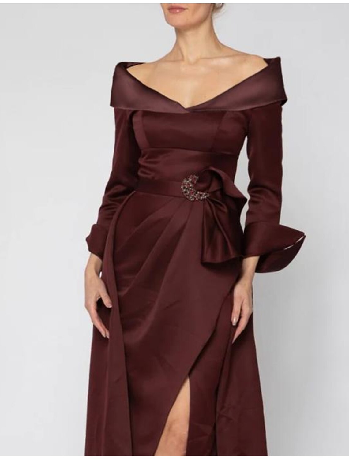 A-Line Mother of the Bride Dress Formal Wedding Guest Elegant Party Off Shoulder Sweep / Brush Train Satin Long Sleeve with Split Front Crystal Brooch Ruching