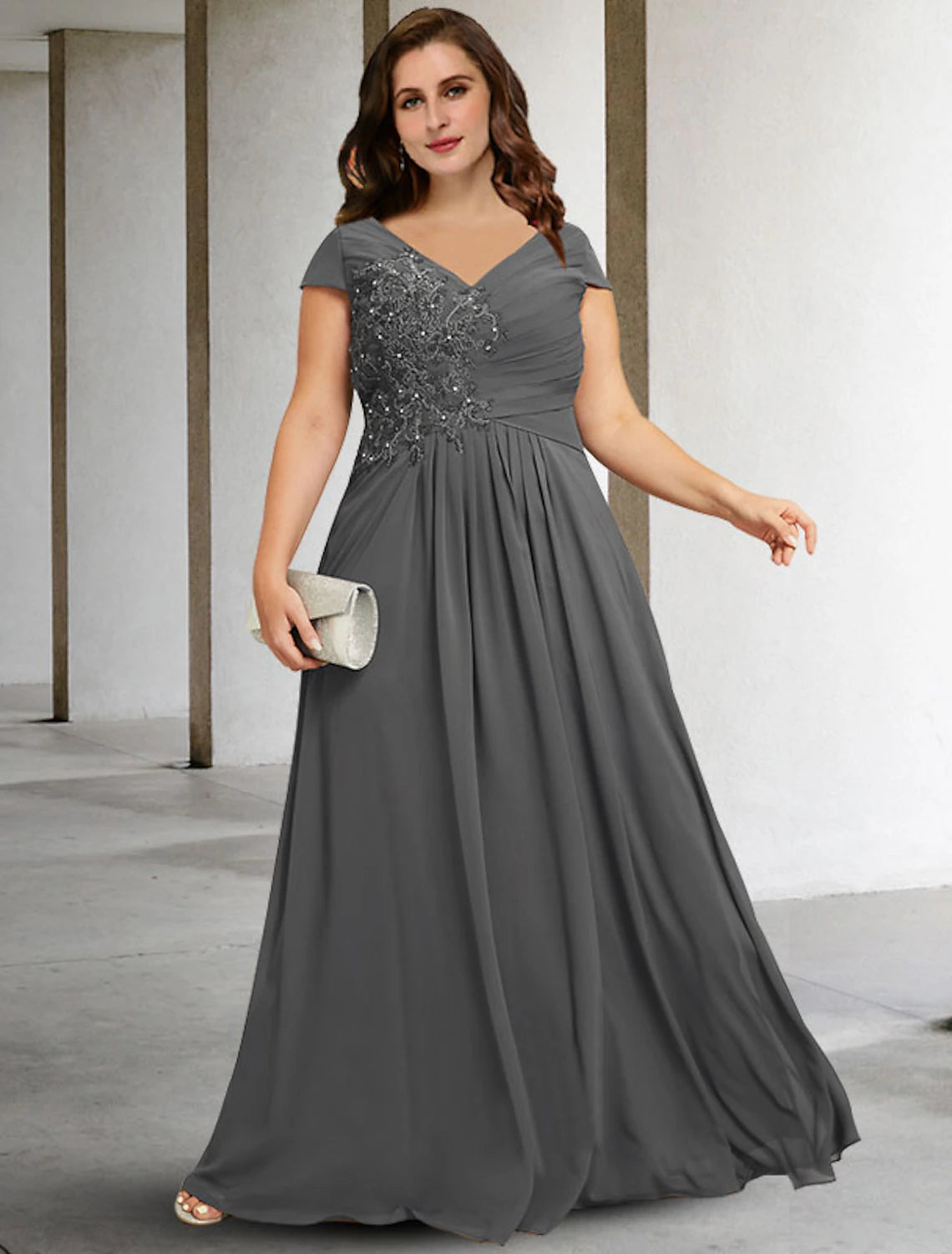 A-Line Mother of the Bride Dresses Plus Size Hide Belly Curve Elegant Dress Formal Floor Length Short Sleeve V Neck Chiffon with Pleats Sequin Applique