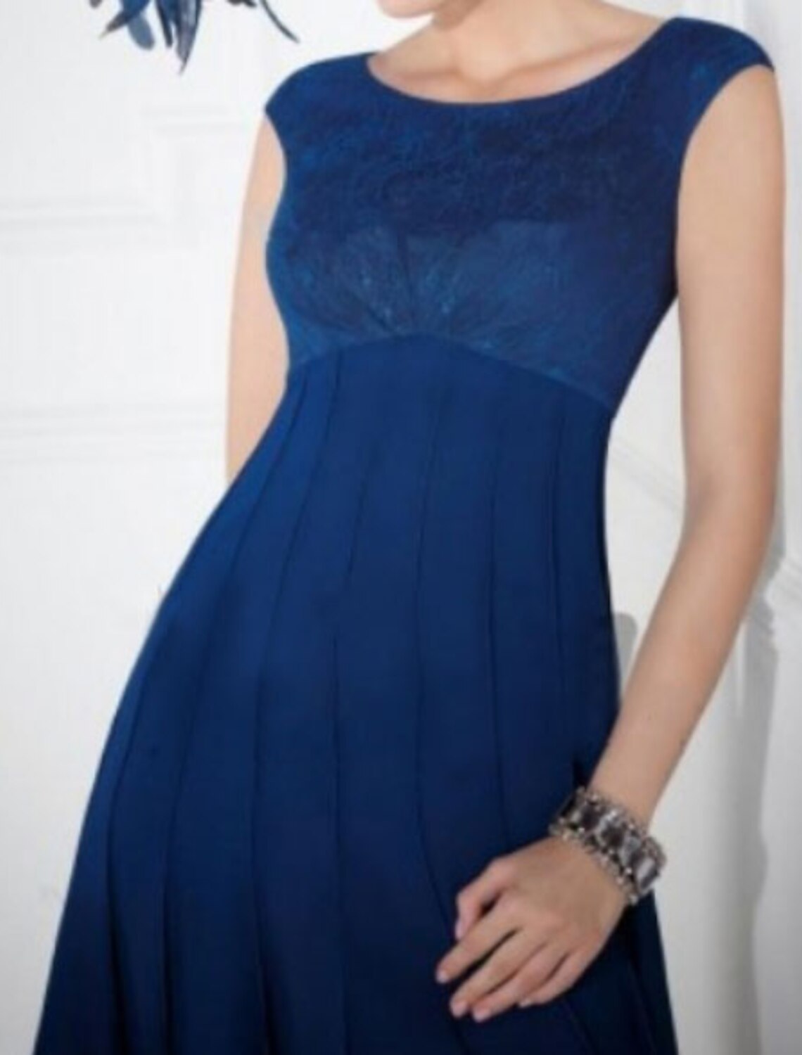 A-Line Mother of the Bride Dress Vintage Plus Size Jewel Neck Knee Length Chiffon Short Sleeve Jacket Dresses with Ruching